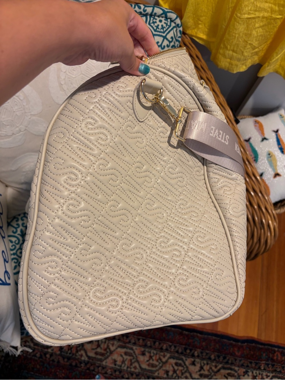 Steve Madden Cream Quilted Luggage Tag Weekender - Picture 7 of 12